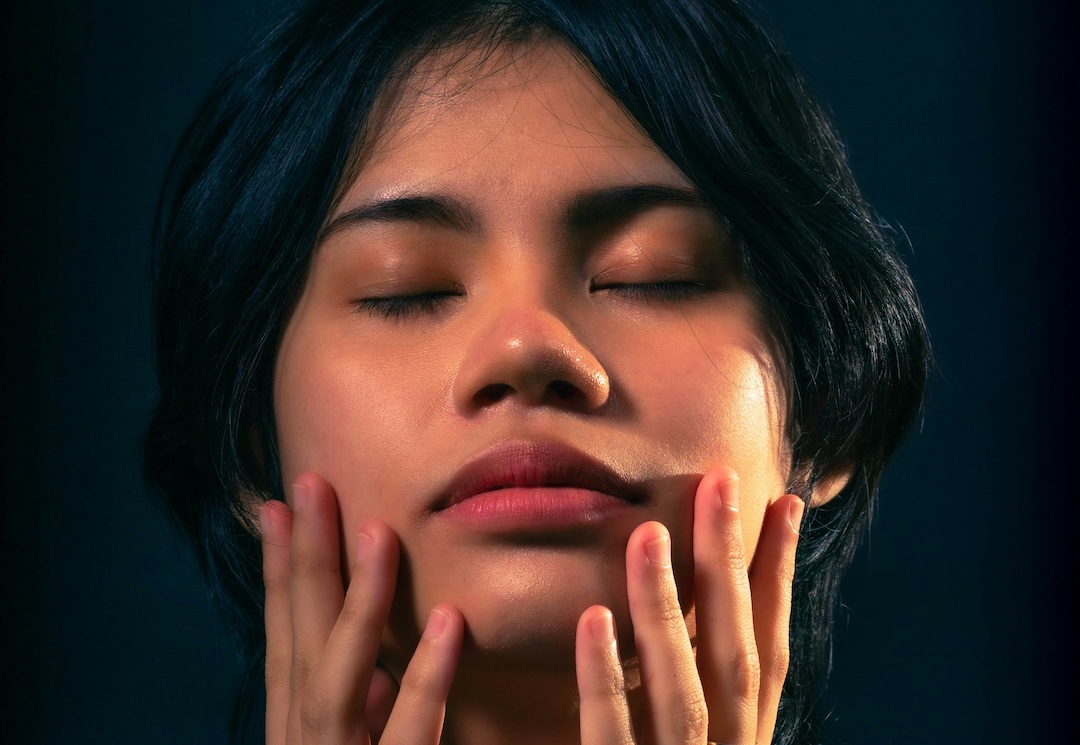 Person applying primer