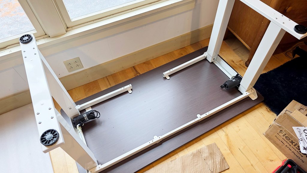 Flexispot E7 Pro Standing Desk leg attachment