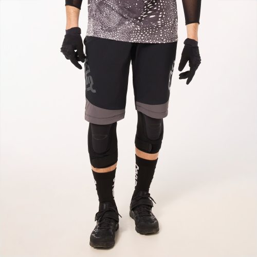 Oakley Mens Maven Scrub Short Size: 38