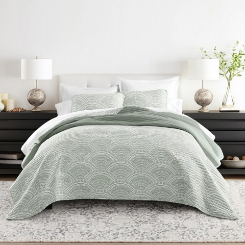 ienjoy Home Scallop Reversible 3-Pc. Lightweight Quilt Set, King/California King – Eucalyptus