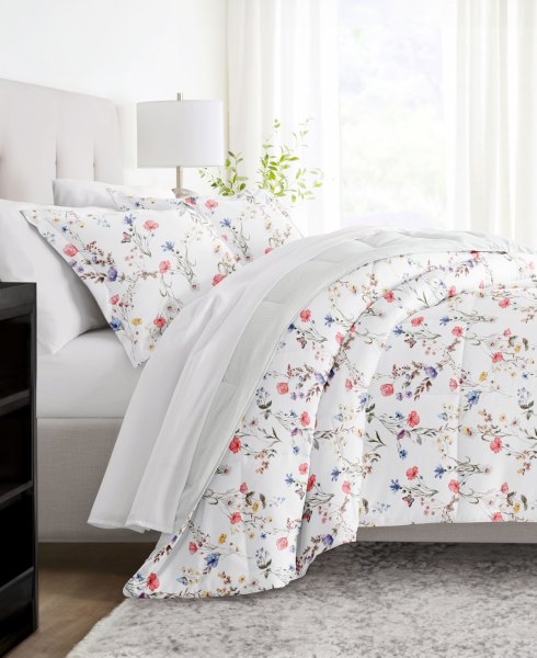 ienjoy Home Meadow Floral Stripe 2-Piece Comforter Set, Twin/Twin Xl - Pink