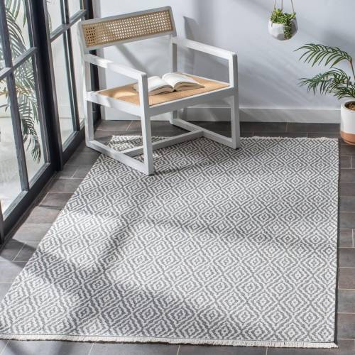 Safavieh 55 x 77 Area Rug