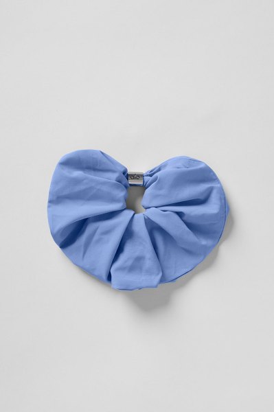 ALO | Bead It Oversized Scrunchie in Crystal Clear Blue
