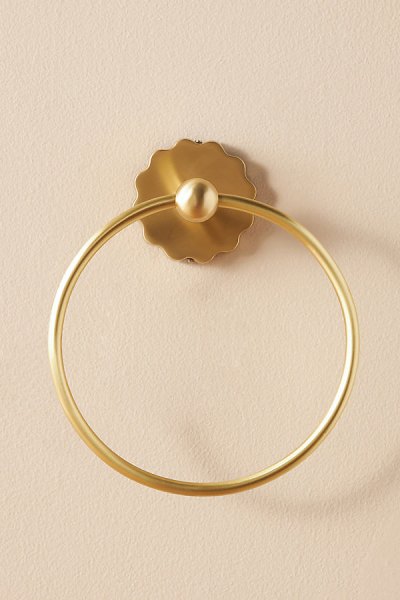 Wiggle Scalloped Towel Ring